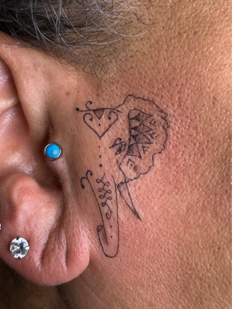 Tatouage Fine Line – exemple de tracé fin et délicat